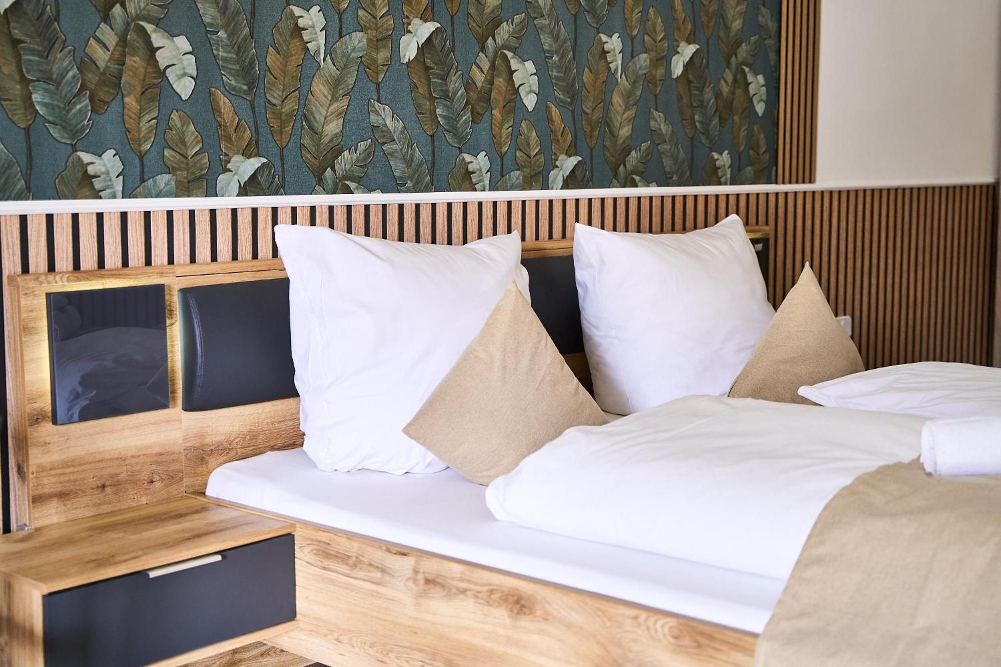Hotel Maximo Піннеберґ Екстер'єр фото