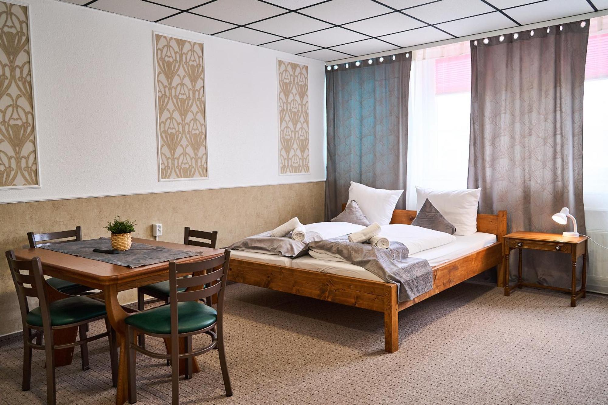 Hotel Maximo Піннеберґ Екстер'єр фото
