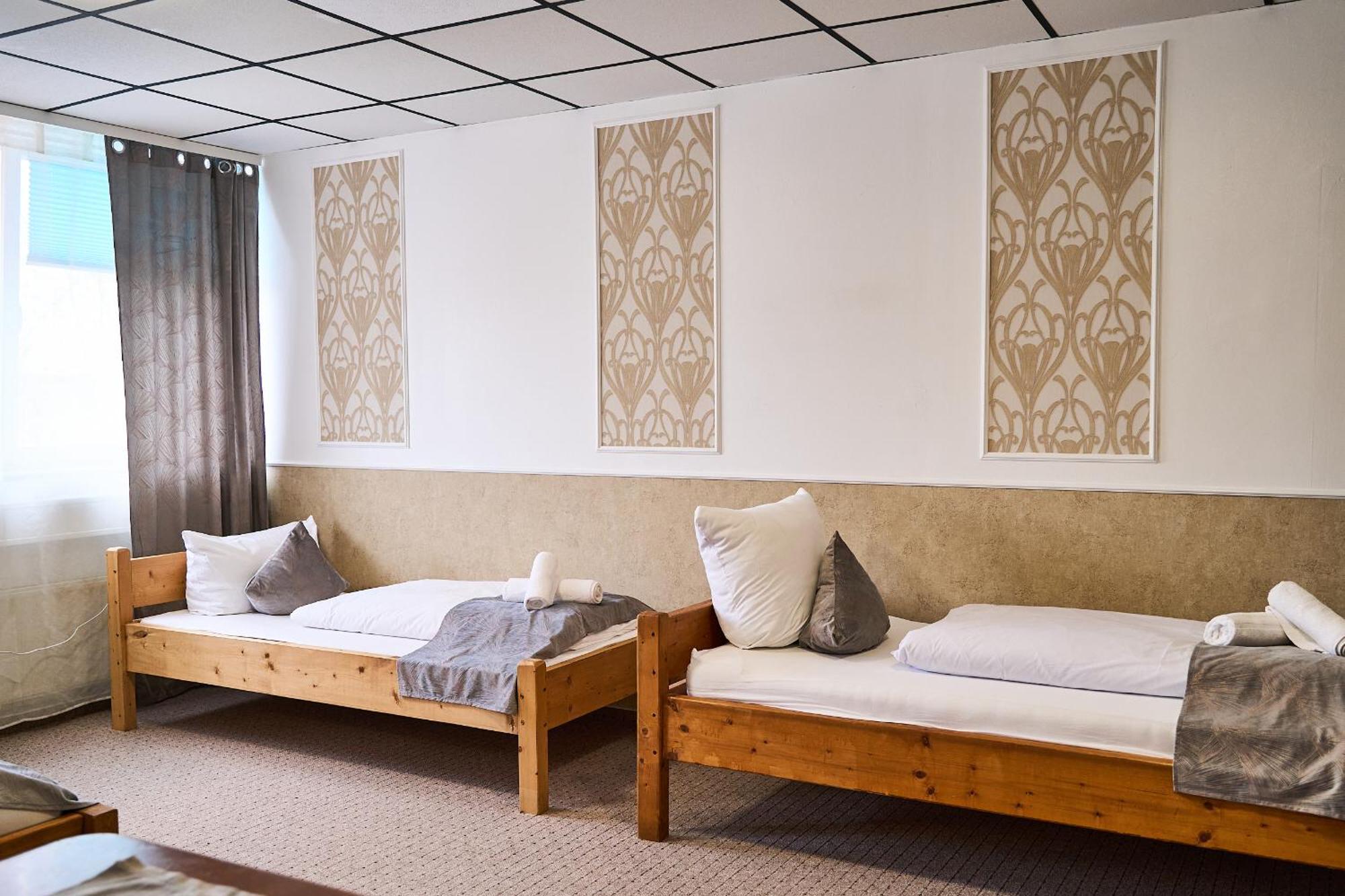 Hotel Maximo Піннеберґ Екстер'єр фото
