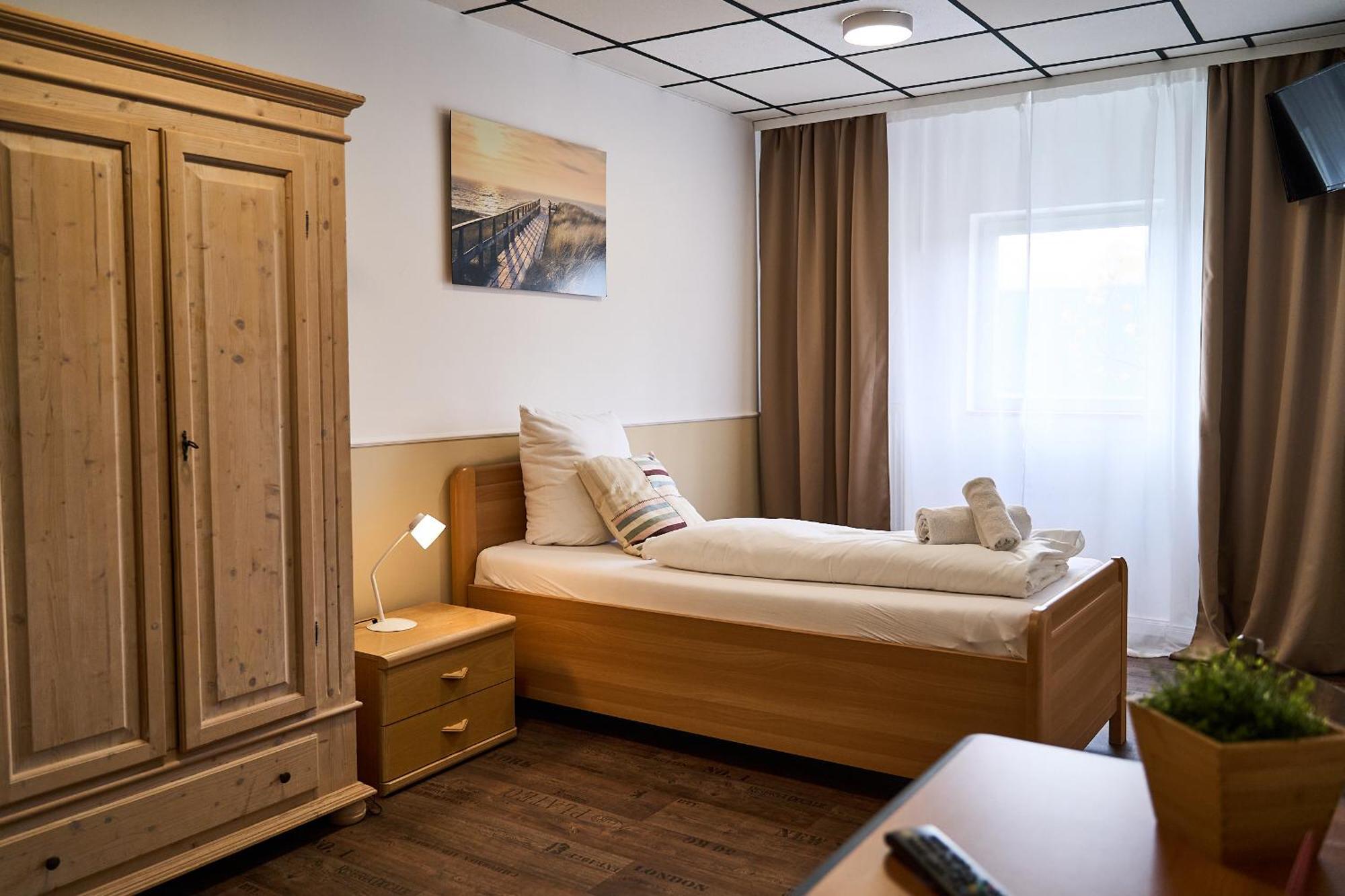 Hotel Maximo Піннеберґ Екстер'єр фото