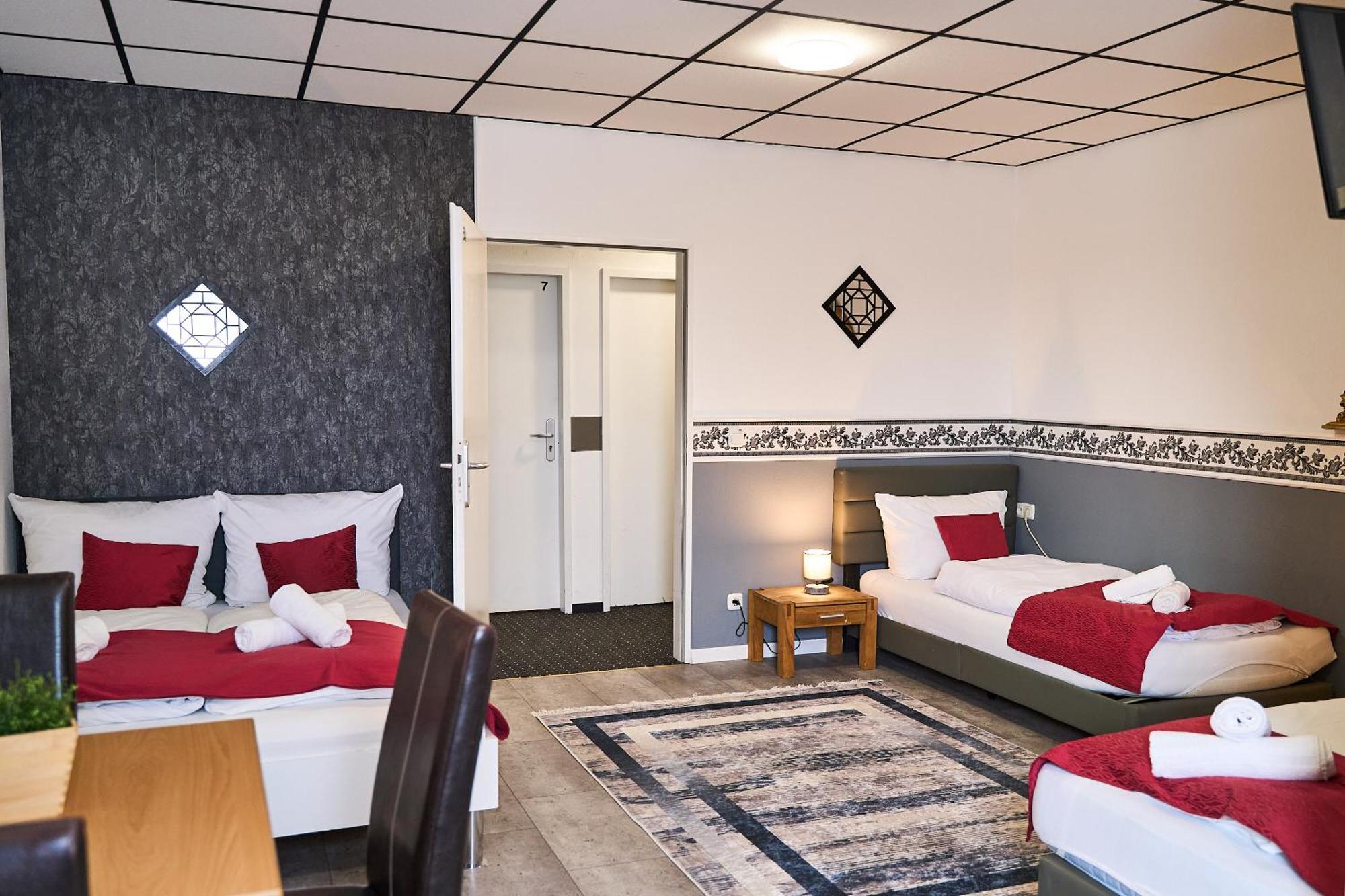 Hotel Maximo Піннеберґ Екстер'єр фото