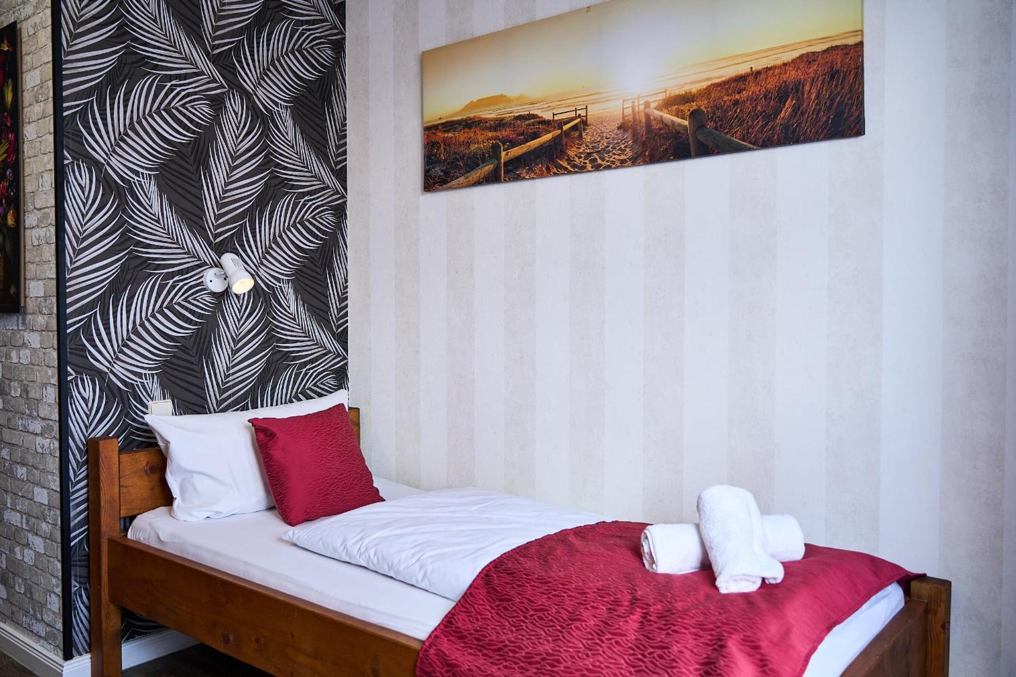 Hotel Maximo Піннеберґ Екстер'єр фото